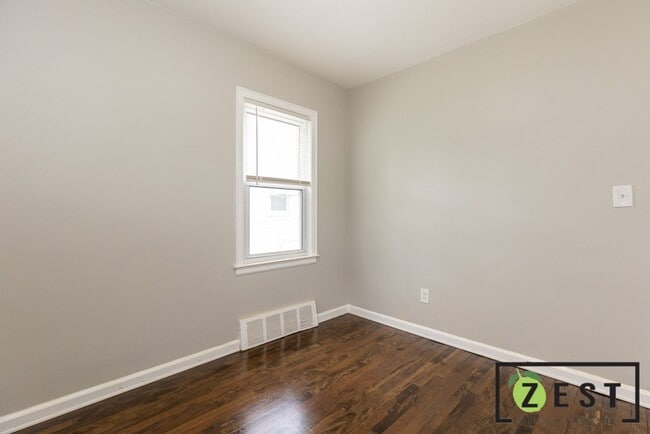 Building Photo - 19366 Woodside St