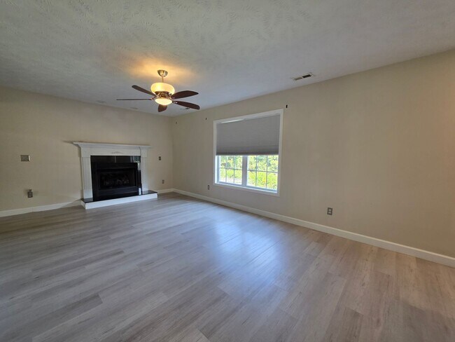 Building Photo - 184 E Ridge Ct