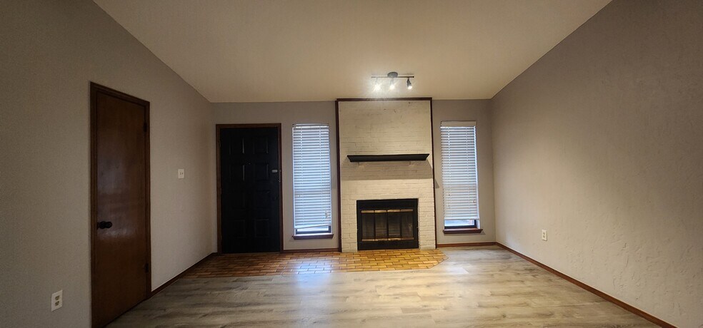 Building Photo - 907 NE Tortoise Dr