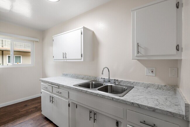 Building Photo - Woodruff Apartments