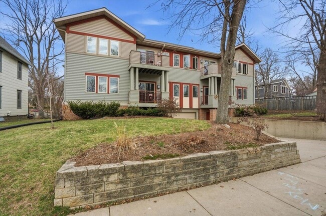 Building Photo - 1140 E Dayton St