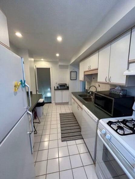 Primary Photo - 4056 Northfield Rd