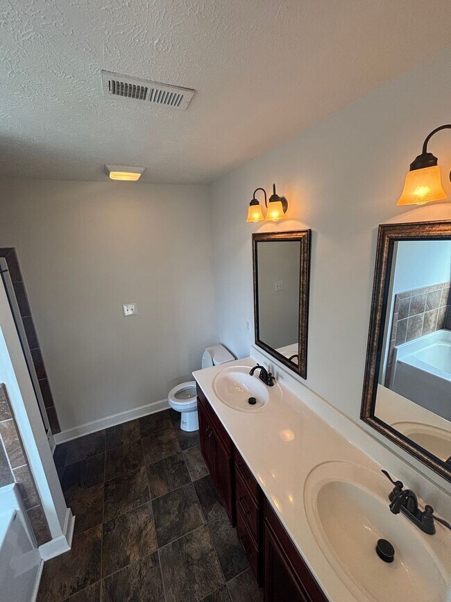 Building Photo - Move-In Ready Rental with Private Fenced Backyard