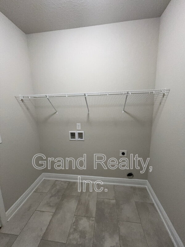 Building Photo - 3823 Shady Grove Dr