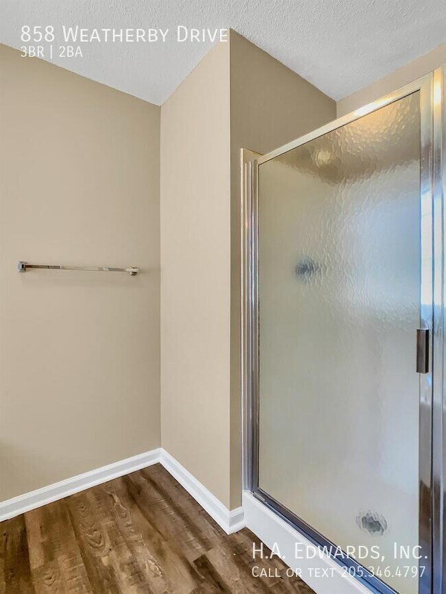 Building Photo - 858 Weatherby Dr