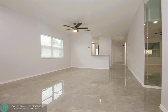 Building Photo - 13749 Date Palm Ct