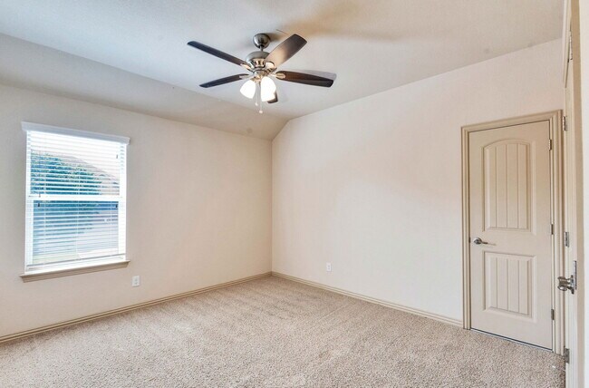 Building Photo - 2300 Dovetail St