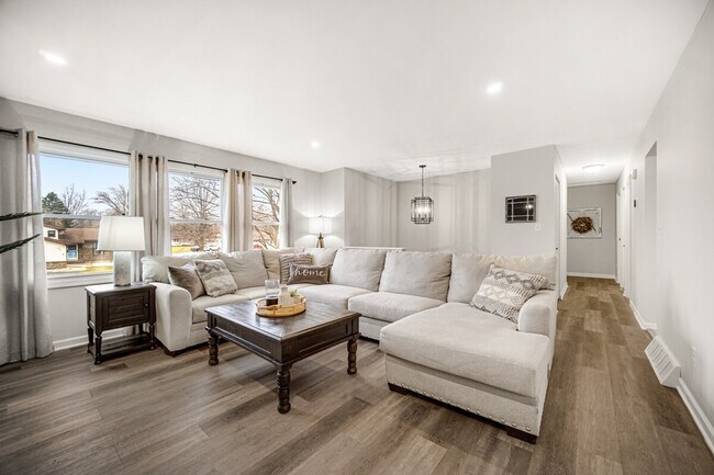 Primary Photo - 706 Christy Ln