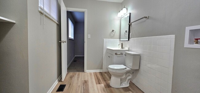Building Photo - 3030-3032 Creekview Circle