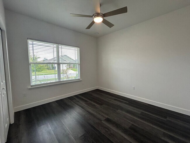 Building Photo - Immaculate 3/2 with Yard, Garage, and Pet ...
