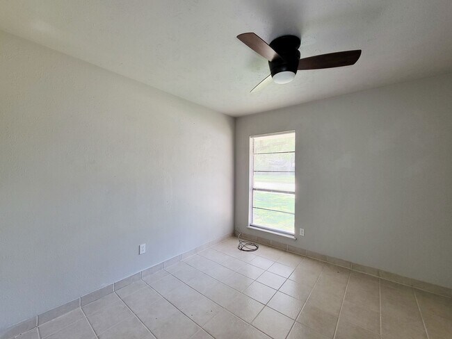 Building Photo - NICE 3 BEDROOM 2 BATH RENTAL HOME IN CY FA...