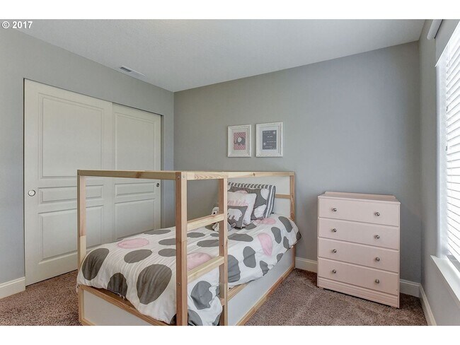 Building Photo - Bright and Open Floor Plan with Fireplace, Attached Garage & Vaulted Ceilings
