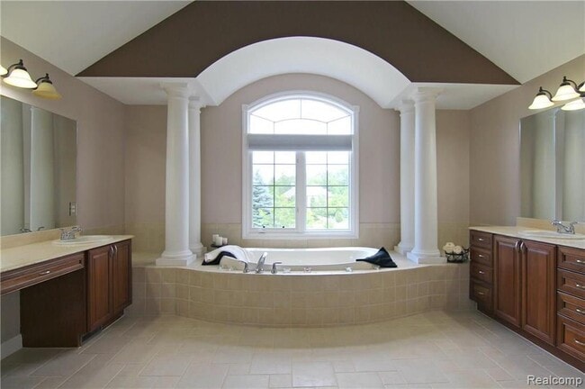 Building Photo - 26131 Sunbury Ct