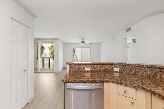 Building Photo - 810 Villa Cir