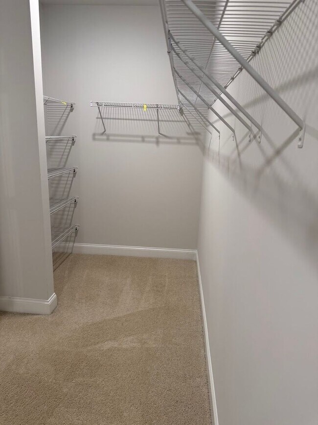 Building Photo - Spacious 5BR House in Buford