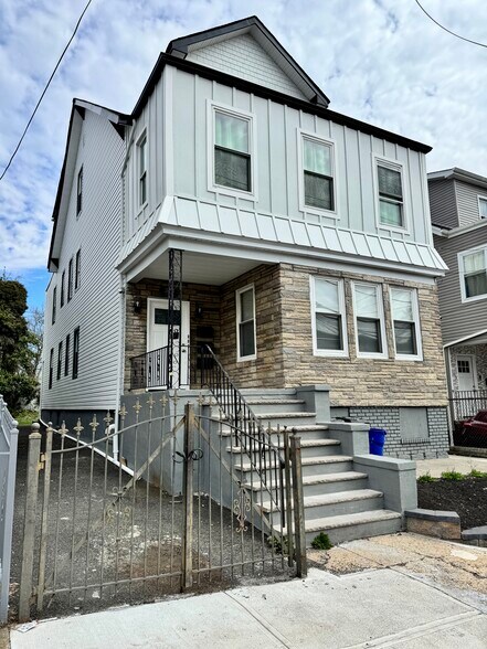 Building Photo - 303 Renner Ave