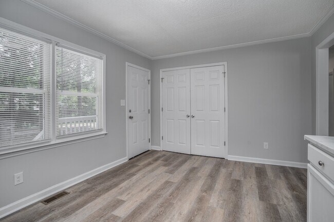 Building Photo - 580 Starling Way