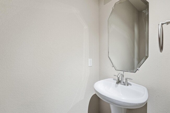 Building Photo - 2 Bettina Ln