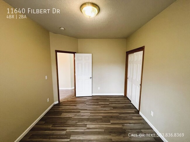 Building Photo - Welcome Home! Lovely 4-bedroom Property Ne...