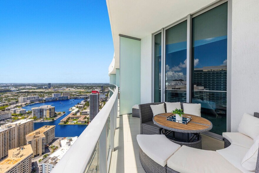 Building Photo - 4111 S Ocean Dr