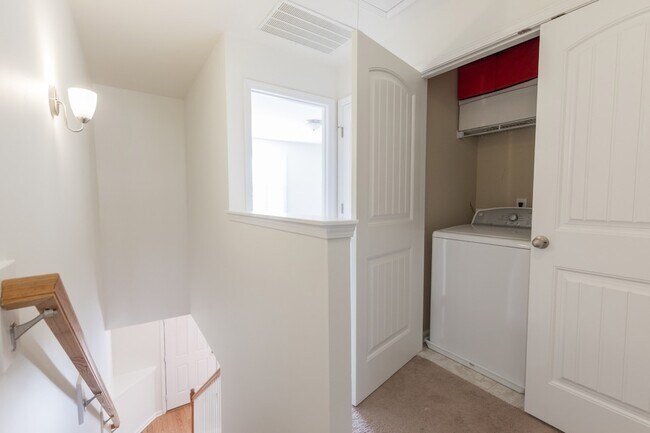 Building Photo - 1249 Riverbrook Dr