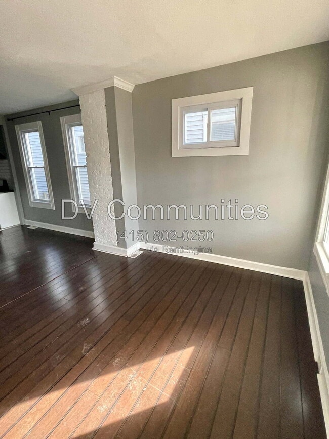 Building Photo - 1335 W 61st St