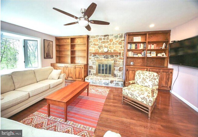 Building Photo - 1120 Cymry Dr