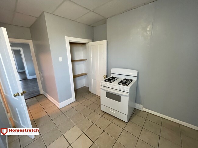 Building Photo - One Bedroom Unit Available! No Deposit for...