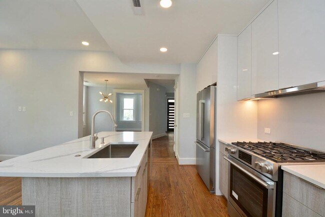 Building Photo - 1724 2nd St NW