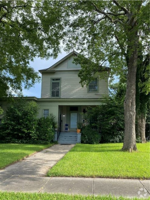 Building Photo - 2702 Cherokee Ave