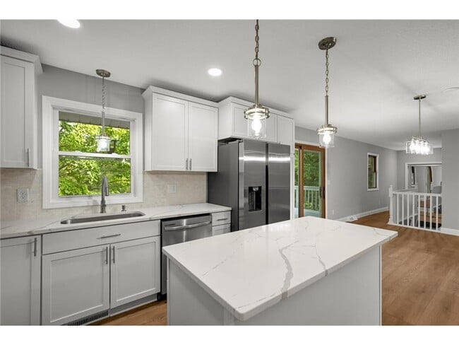 Building Photo - 11004 Oak Knoll Terrace N