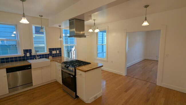 Building Photo - 816 Addison St