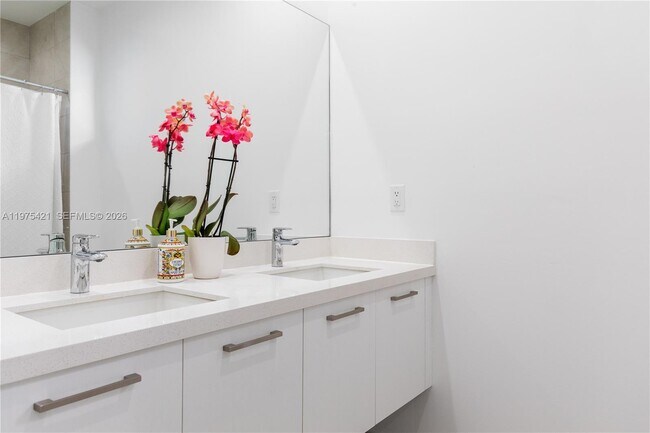 Building Photo - 4301 NW 81st Ct