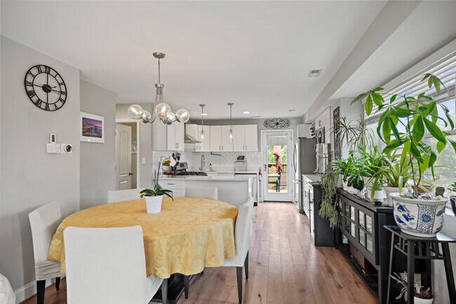 Building Photo - 5519 5th St NE