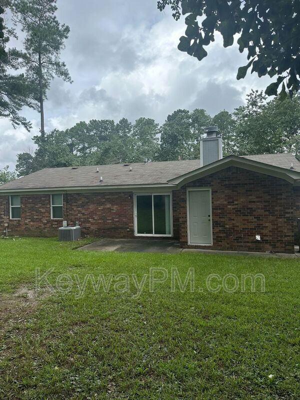 Building Photo - 2104 Trotters Way