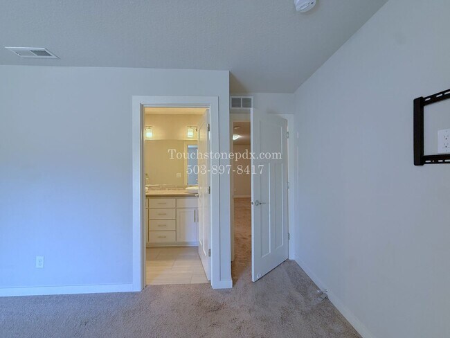 Building Photo - RECEIVE $500 OFF! READY NOW! CALL TODAY! Modern Hillsboro Townhome with AC, Electric Fireplace, a...