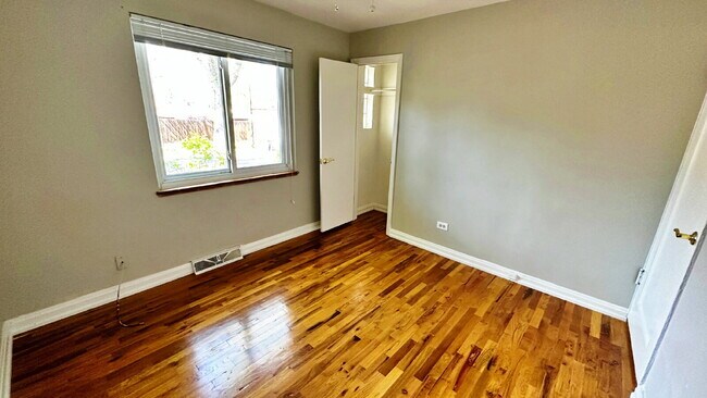 Building Photo - Lovely Mid Century 2 Bed 1 Bath Courtyard Row Home in the Heart of Denver!