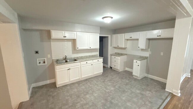 Building Photo - 2389 Scaper St