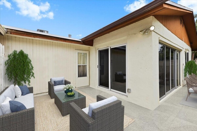 Building Photo - 503 SE 5th Cir