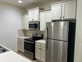 Building Photo - 37140 Woodgate Ave