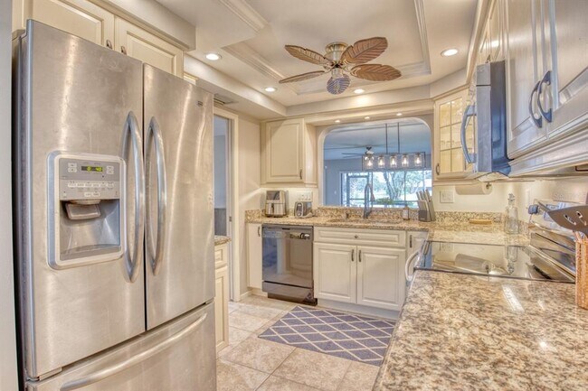 Building Photo - 5640 Golf Pointe Dr