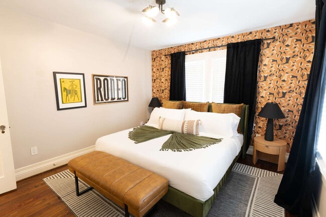 Building Photo - 725 Peddie St