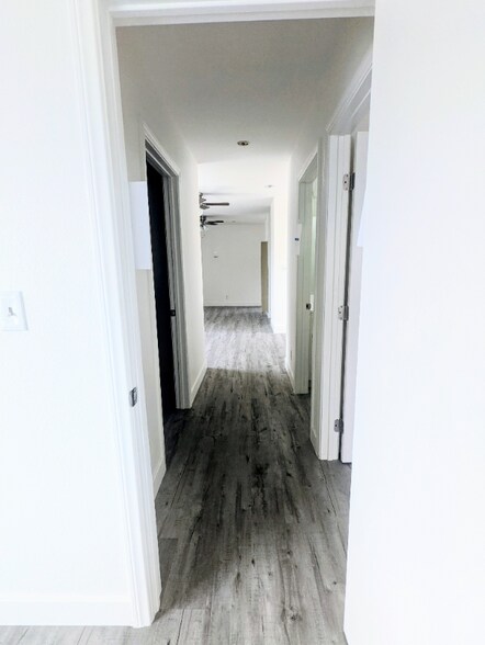 Building Photo - 927 Freeman Ave