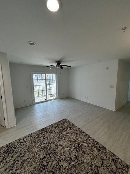 Building Photo - 171 Charter Dr