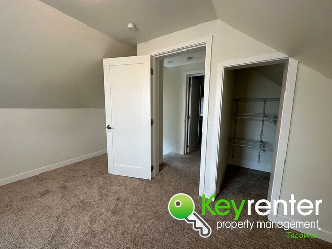 Building Photo - Astonishing 4Bed/2.5Bath Tacoma Home