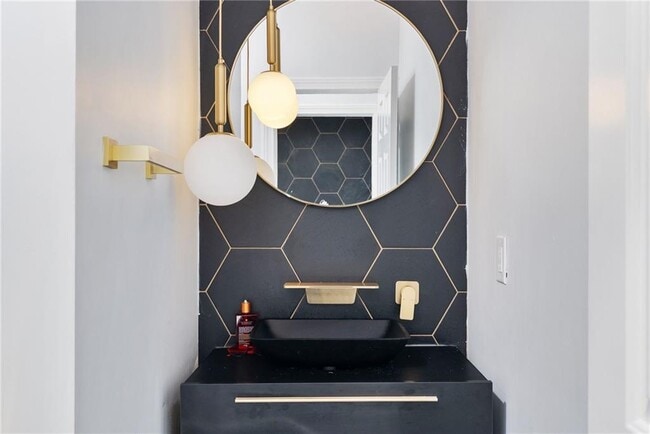 Building Photo - 4200 Roswell Rd NE