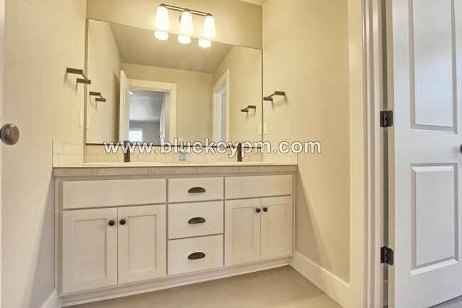 Building Photo - 4 Bed, 3 Bath Home in Walnut Grove Near An...