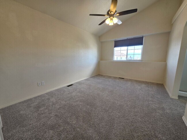 Building Photo - Gorgeous 4 Bed 4 bath Home In Wagon Trails!!