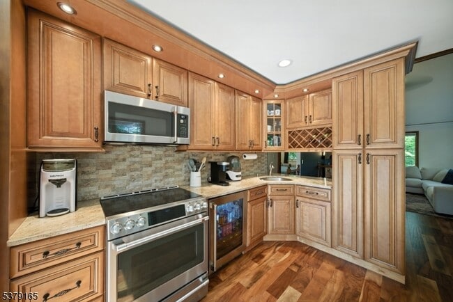 Building Photo - 17 Rockaway Ave