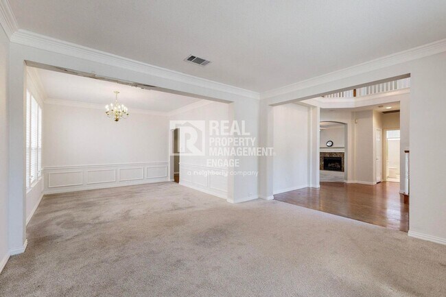 Building Photo - Elegant 5-Bedroom Home for Rent in Prime C...